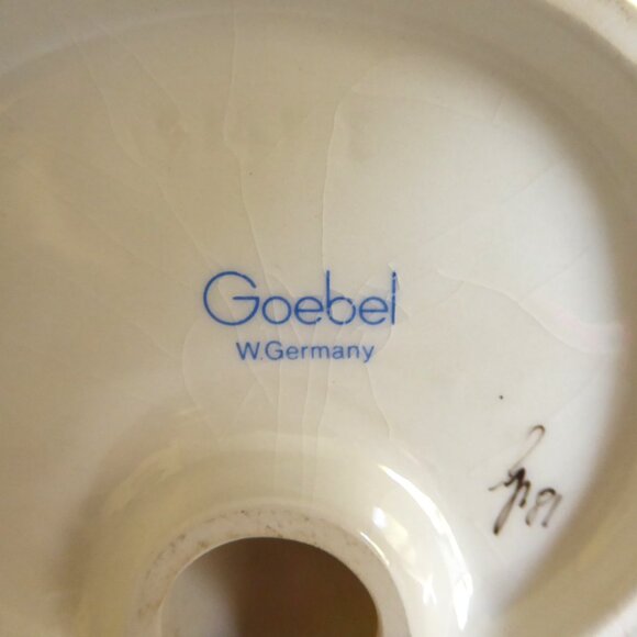 VINTAGE GOEBEL W. GERMANY M.I. HUMMEL APPLE TREE GIRL PORCELAIN FIGURE - Picture 9 of 9